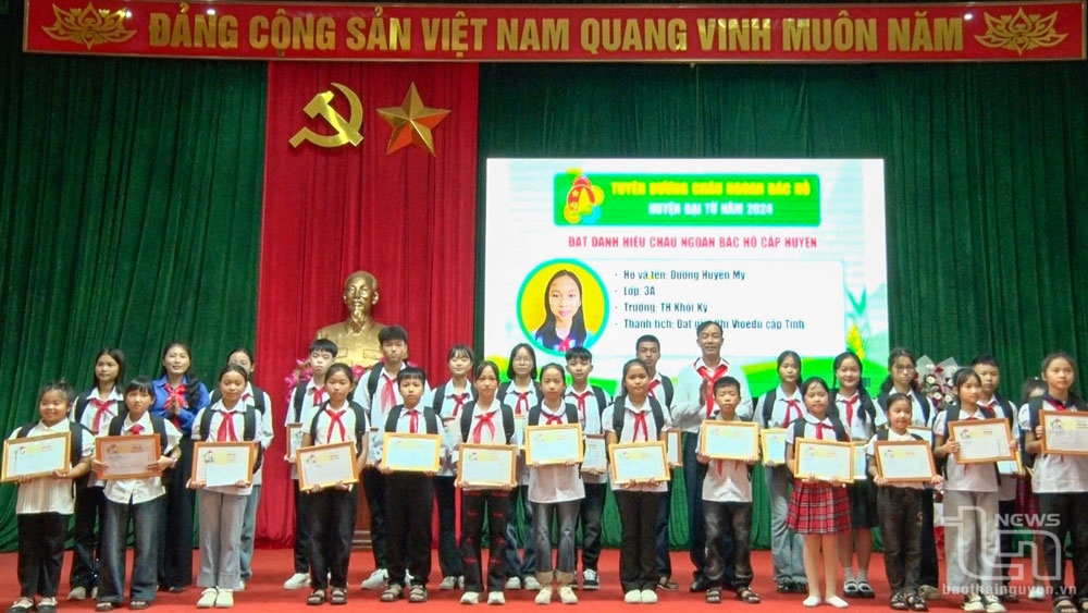 Dai Tu honors 83 outstanding Uncle Ho s good children