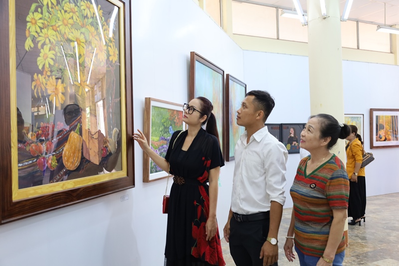 Exhibition marks 120th founding anniversary of Dak Lak province