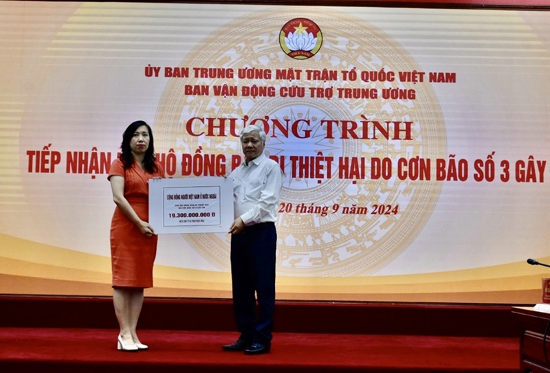 Overseas Vietnamese hearts toward homeland during storm and floods