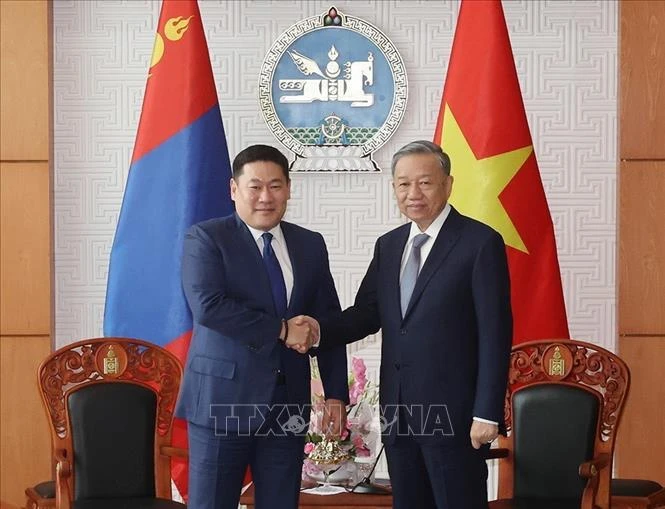 Vietnam’s top leader meets with Mongolian PM