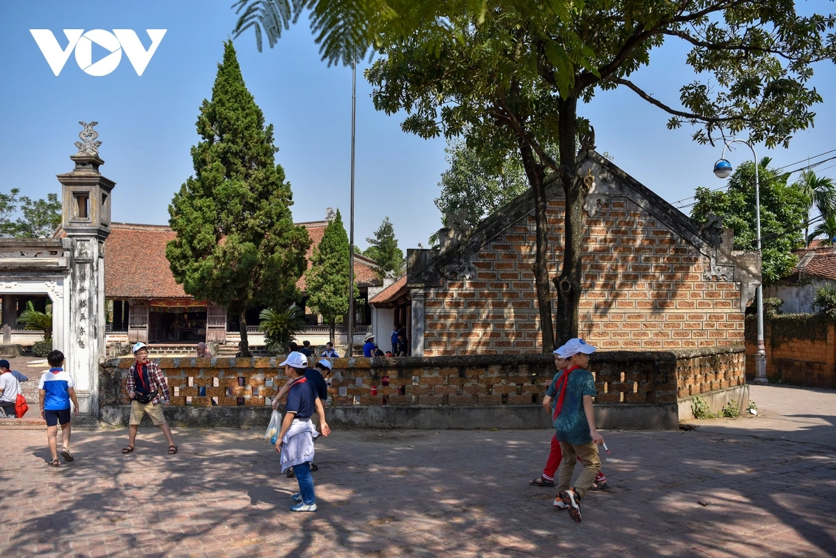 Duong Lam ancient village focuses on building advanced new-style rural areas