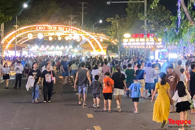 Ninh Thuan hits full-year target of 3 2 million tourists in September