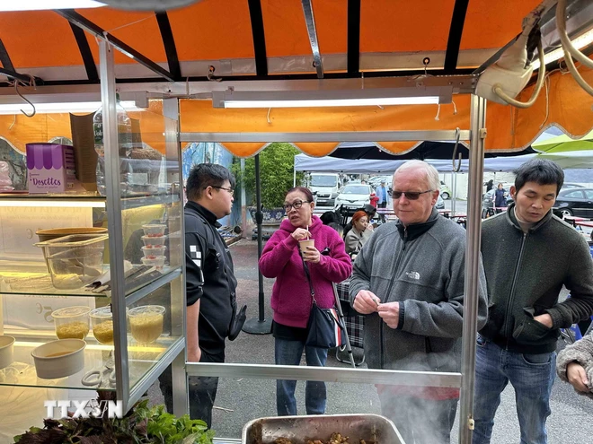 Vietnamese community in France raises funds for victims of natural disasters