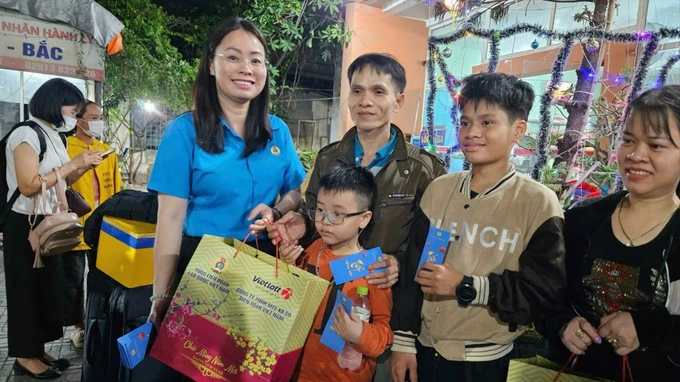 Workers provided 2,000 train tickets and 400 plane tickets