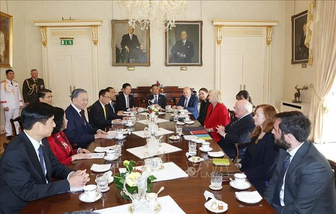 Top leaders of Vietnam and Ireland hold talks in Dublin