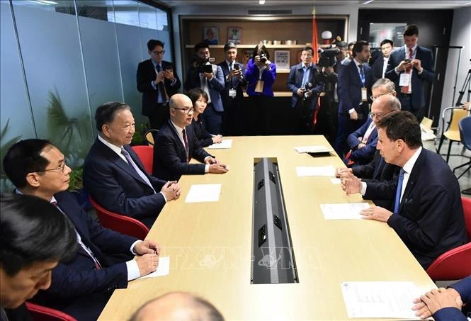 Vietnam pledges best conditions for French Business Confederation s members top leader