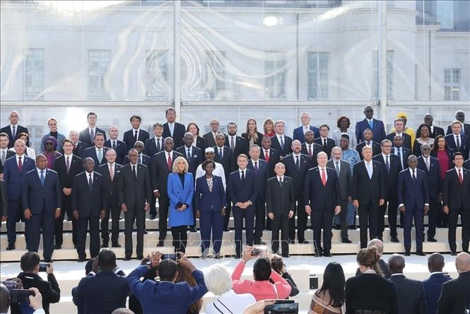 Vietnam s top leader attends 19th Francophonie Summit in France