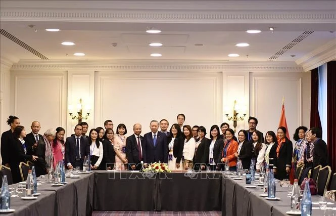 Top leader hails OVs’ contributions to homeland