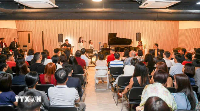 Overseas Vietnamese in Singapore donate to support Yagi victims