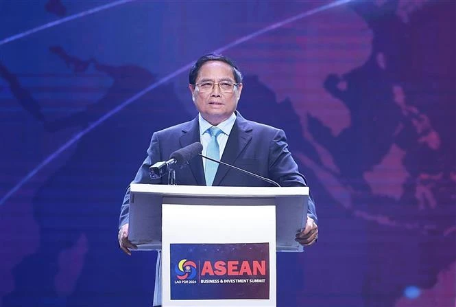 Vietnamese PM delivers speech at ASEAN Business and Investment Summit