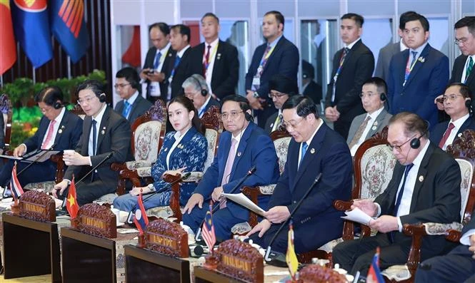 ASEAN leaders engage with parliament, business, youth representatives