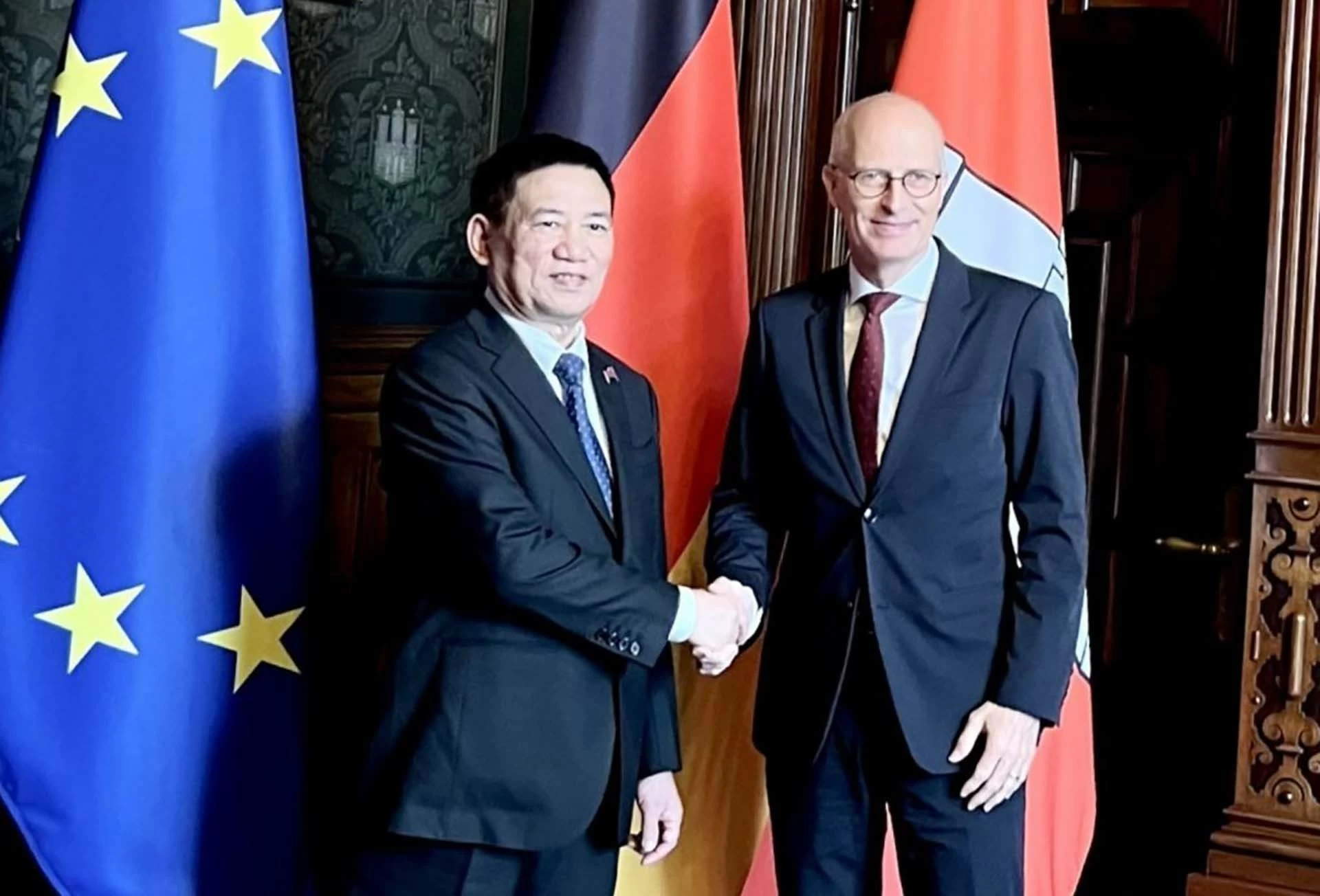Hamburg ready to share experience in maritime economic development