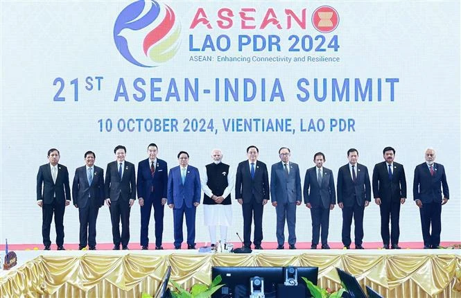 Vietnamese PM attends ASEAN summits with India, Canada