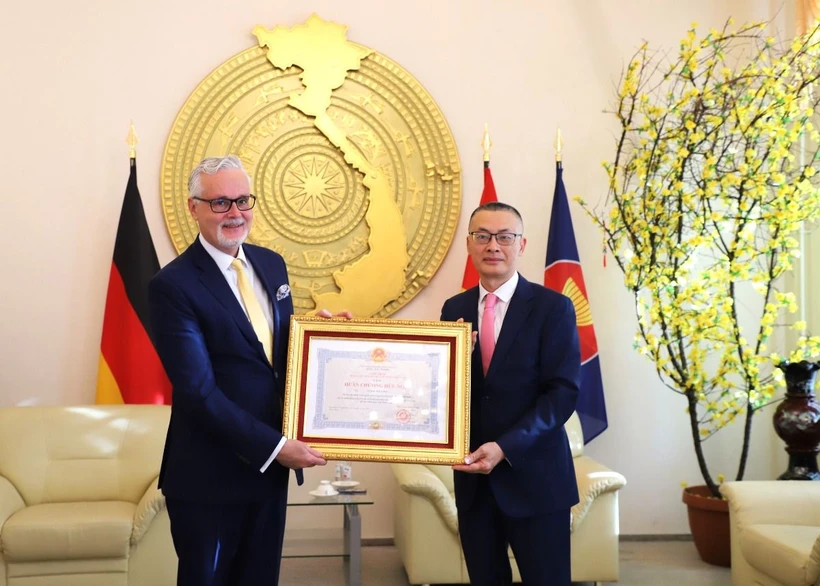 Former German ambassador to Vietnam presented Friendship Order