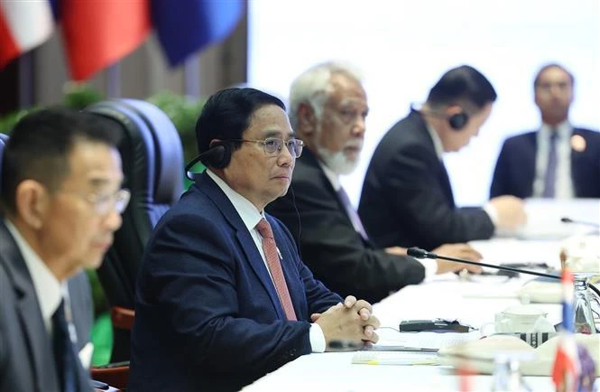 PM delivers speeches at East Asia, ASEAN-UN summits
