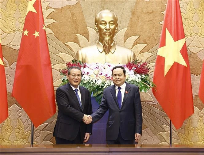 Vietnamese NA Chairman meets with visiting Chinese Premier