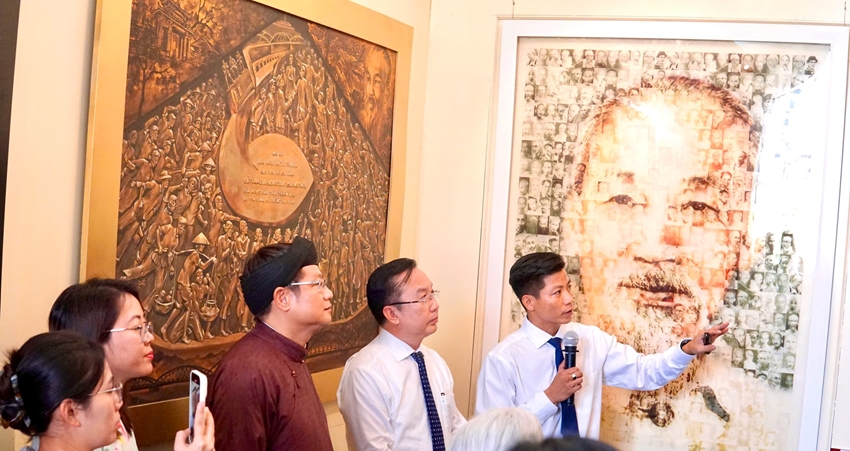 Exhibiting works about President Ho Chi Minh in Ho Chi Minh City
