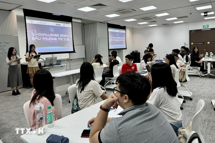 Vietnamese Students in Singapore organize “Intellectual Arena” event