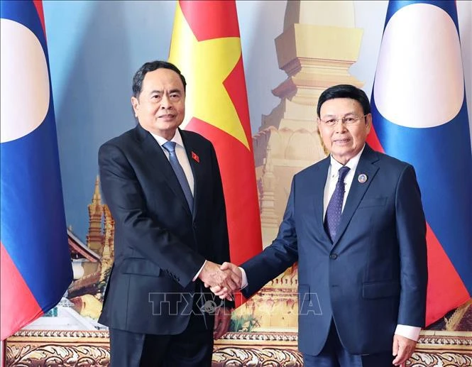 Vietnamese, Lao top legislators hold talks