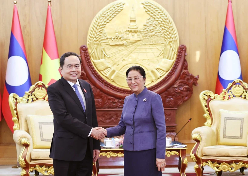 Top legislator meets with incumbent, former leaders of Laos