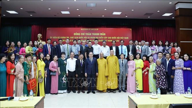 NA Chairman meets with representatives of Vietnamese community in Laos