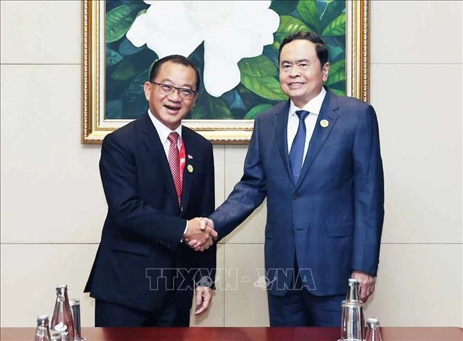 NA Chairman meets with Singaporean counterpart on AIPA-45 sidelines