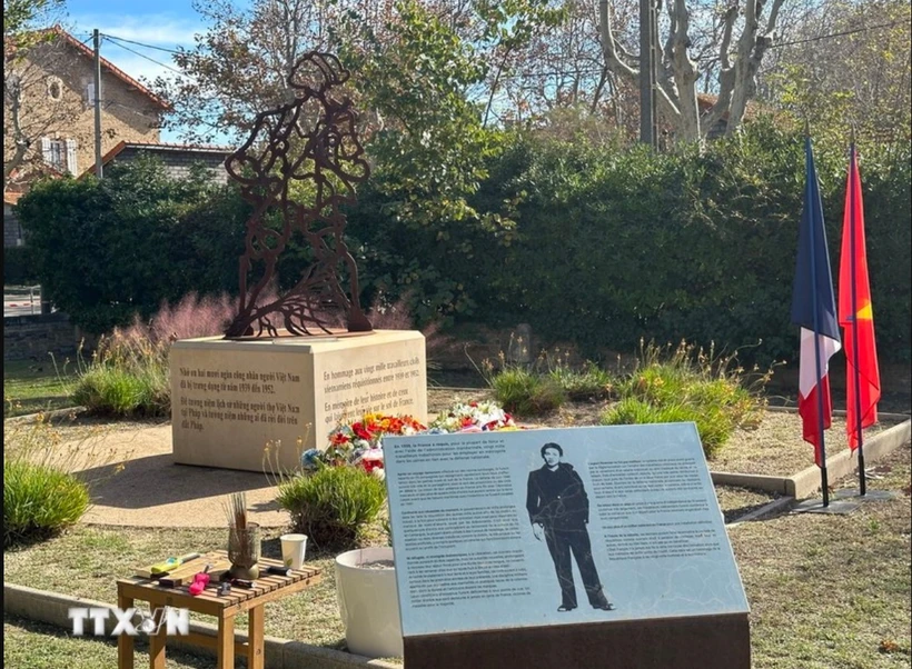 Conscripted Vietnamese workers honoured with ceremony in France