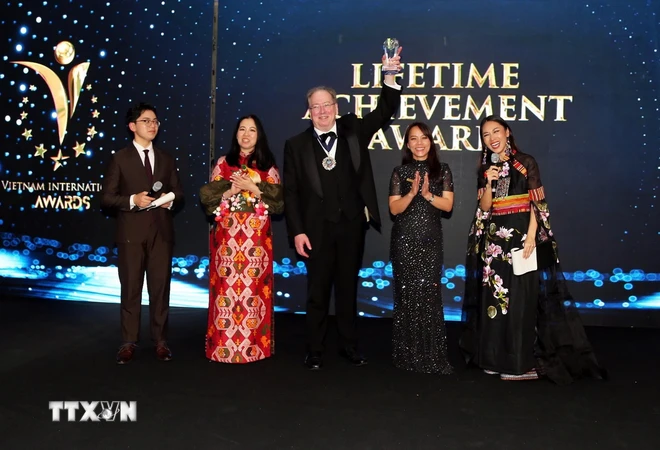 Ceremony honoring Vietnamese, foreign community contributors held in London