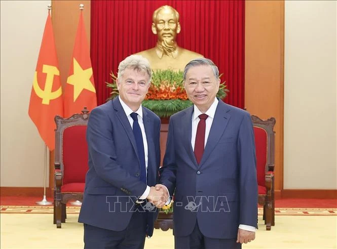 Party leader welcomes French Communist Party delegation