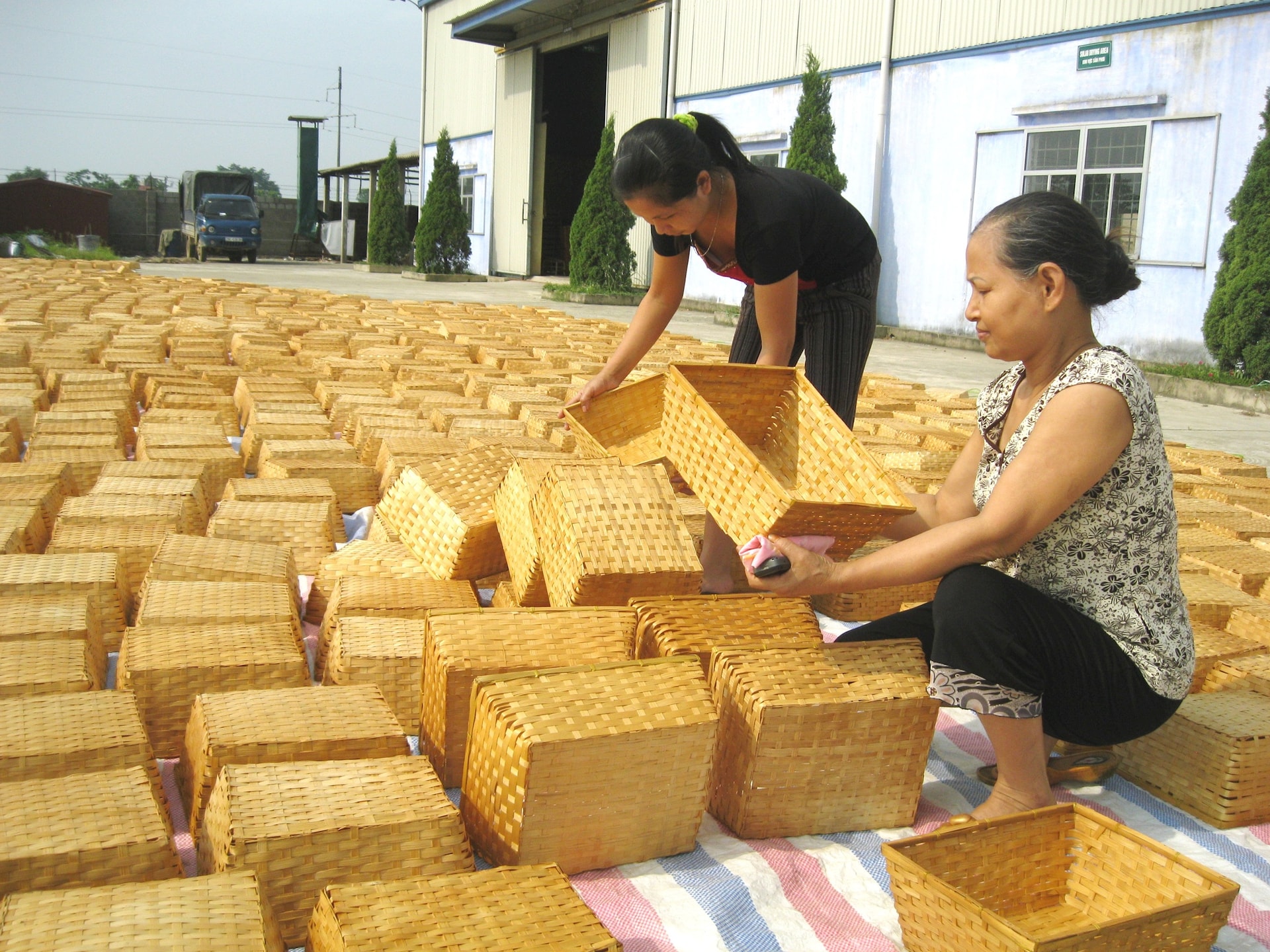 Bamboo and rattan weaving village in Phu Tuc recognized as tourist destination