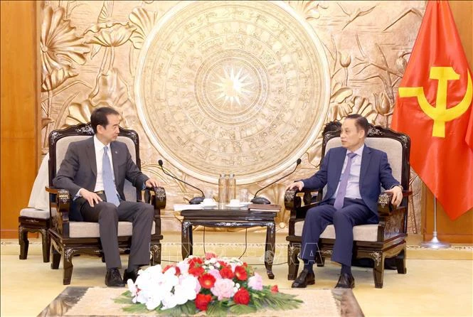 Party official welcomes new Chinese Ambassador to Vietnam