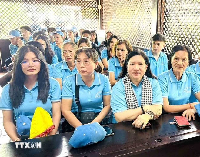 Lao and Cambodian students find warmth in Vietnamese families