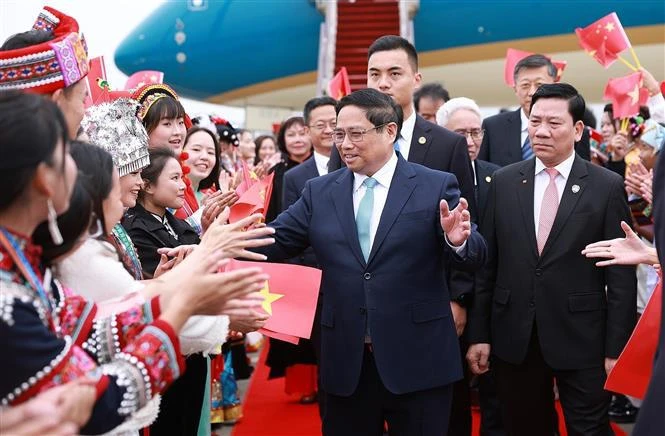 PM arrives in Kunming, beginning activities in China