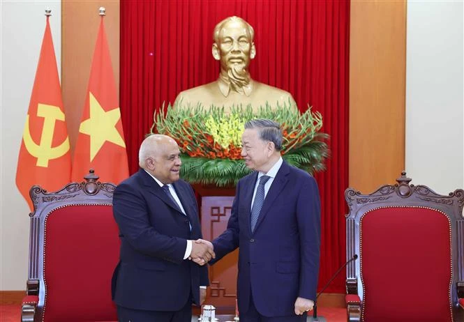 Party leader receives outgoing Cuban ambassador