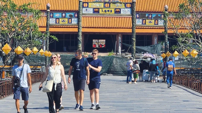 Vietnam greets over 14 million international visitors in ten months