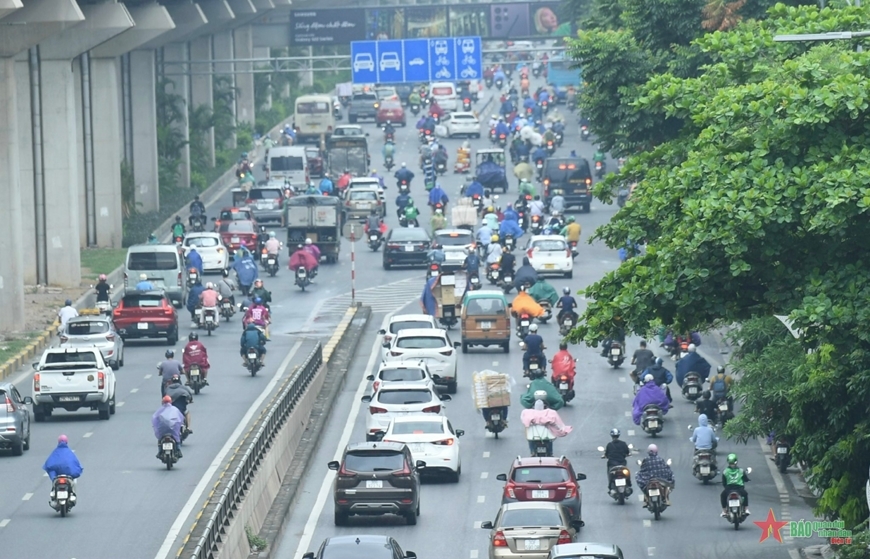 Polluting vehicles to be restricted in twelve districts in Hanoi