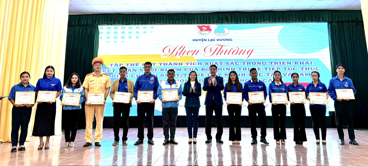 Lac Duong honors 57 typical followers of Uncle Ho in 2024