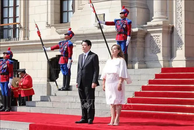 Peruvian President hosts welcome ceremony for State President of Vietnam