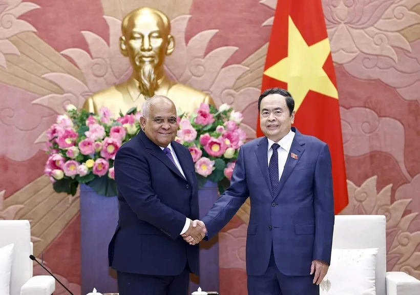 Top legislator praises ambassador’s dedication to Vietnam - Cuba ties
