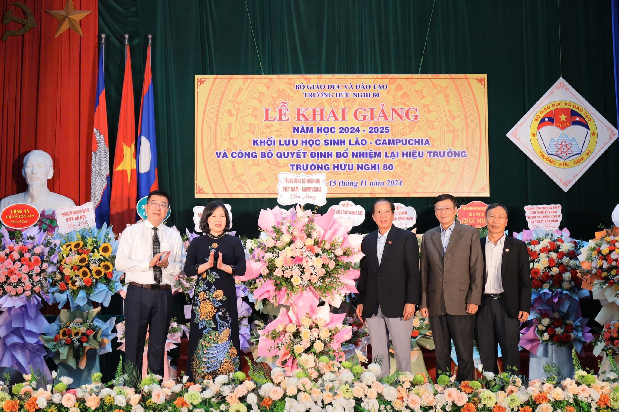 Nearly 290 Lao and Cambodian students begin Vietnamese language studies at Friendship School 80