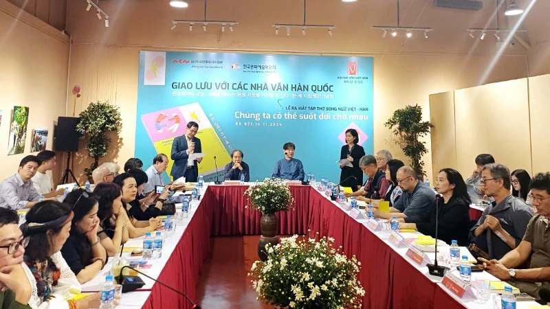 Poetry collection written in Vietnamese and Korean published