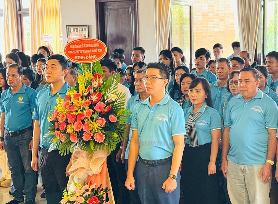 Vietnamese, Lao and Cambodian students commemorate President Ho Chi Minh in Binh Thuan