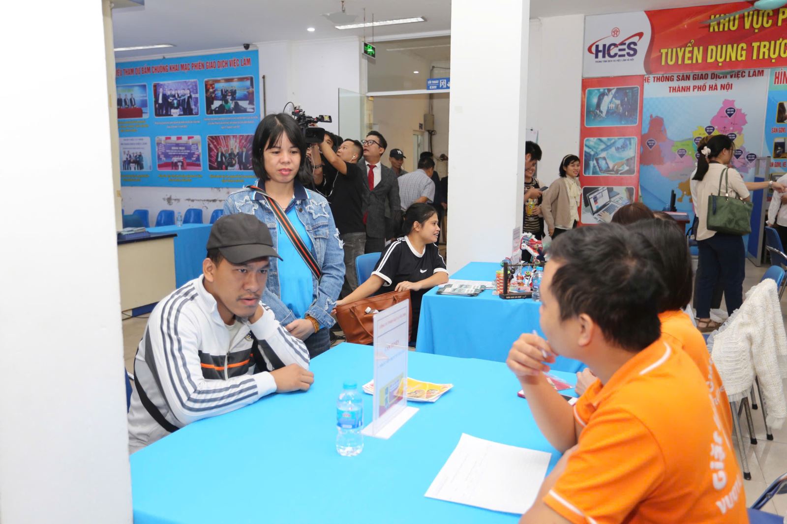 Nearly 1,300 openings at job fair for people with disabilities