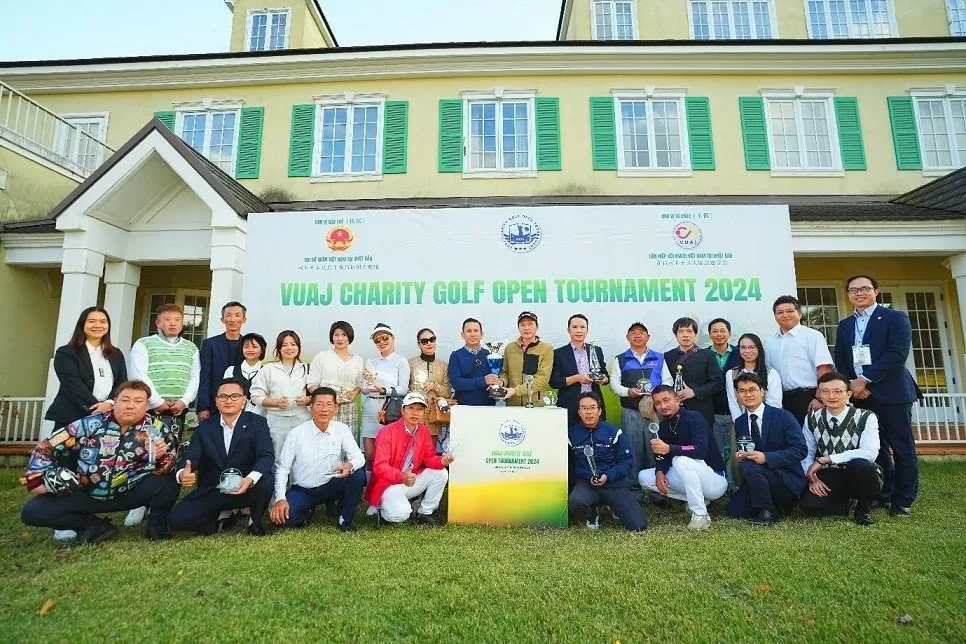 Vietnamese golf tournament in Japan raises funds to support disaster victims at home