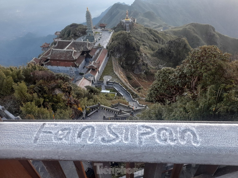 Frost covers top of Fansipan Mountain in northwestern mountainous Lao Cai province