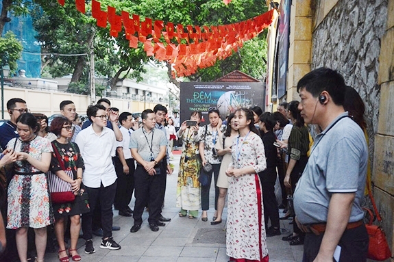 Hanoi seeks measures to solve tourism industry workforce shortage