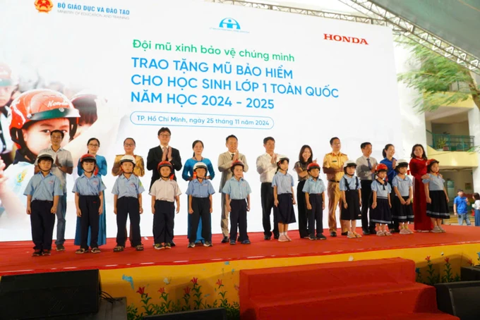 Over 120,000 helmets presented to primary school students in Ho Chi Minh City