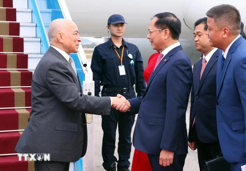 Cambodian King begins state visit to Vietnam
