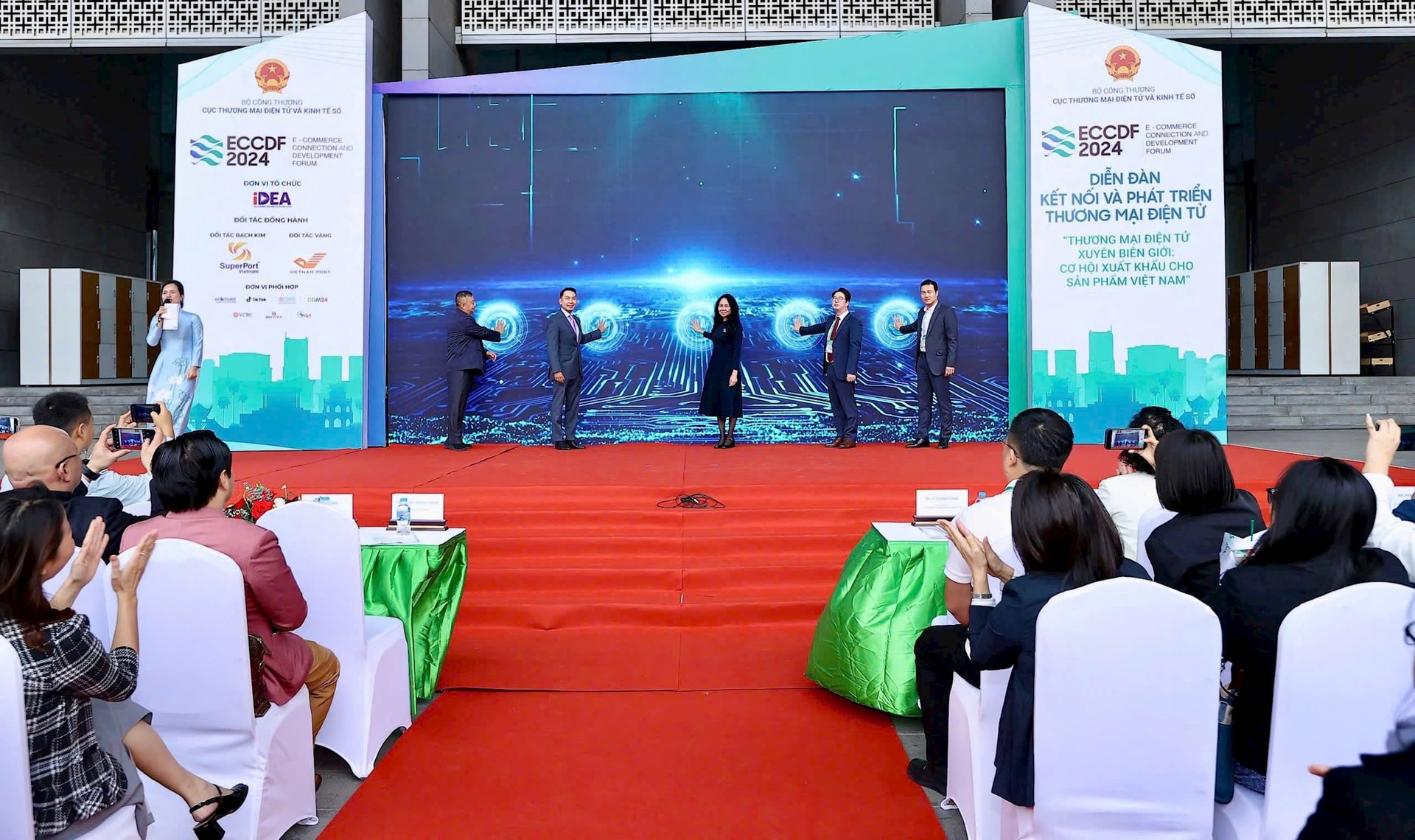 Cross-border e-commerce grows 26