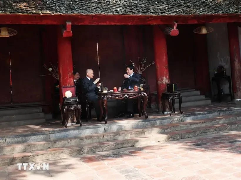 State President, Cambodian King enjoy tea at Temple of Literature